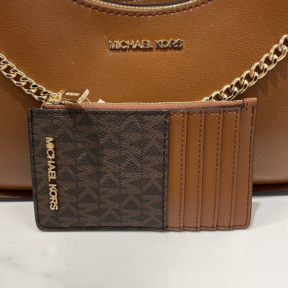 Michael Kors Jet Set Travel Medium Top Zip Card Case Wallet
PVC Leathr
Brown
NWT